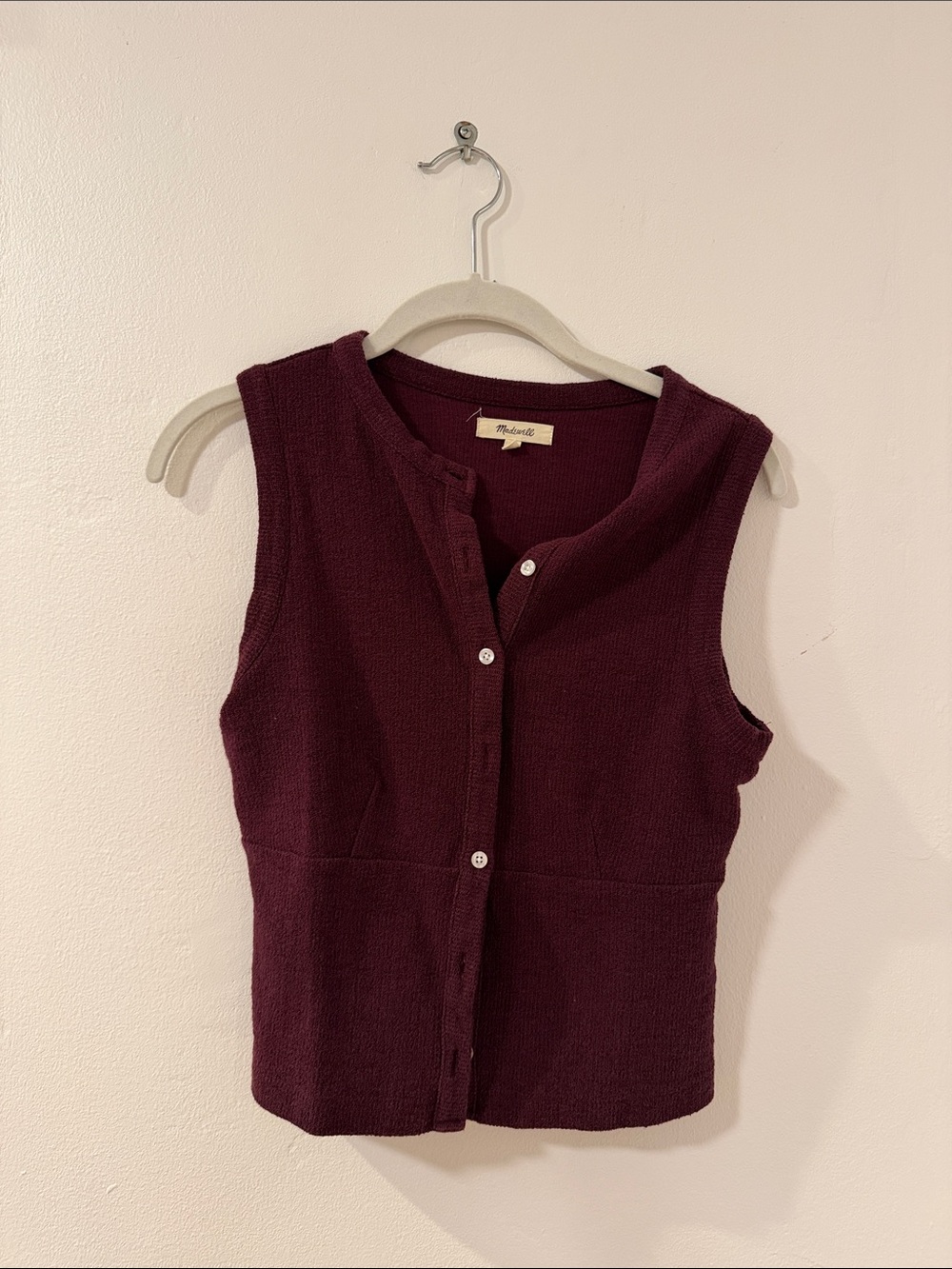 Madewell Sleeveless Button-Front Knit Vest in Burgundy